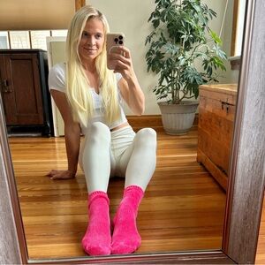 💕Used worn pink velour socks